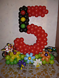 Цифра из маленьких шаров 